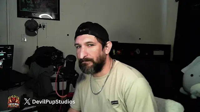 DevilPup75_ élő XXX-chatje