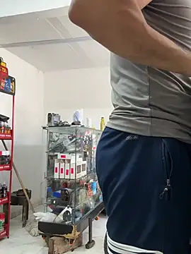 Paul22cm-'s Live XXX Chat