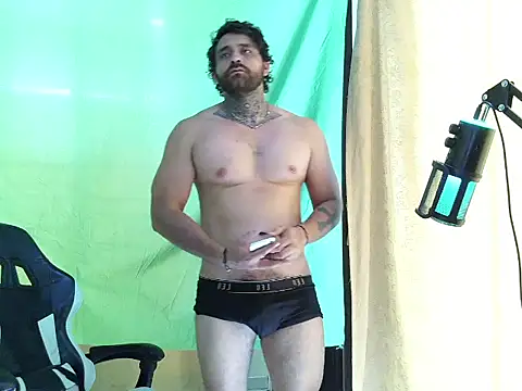 aronmiller404's Live XXX Chat