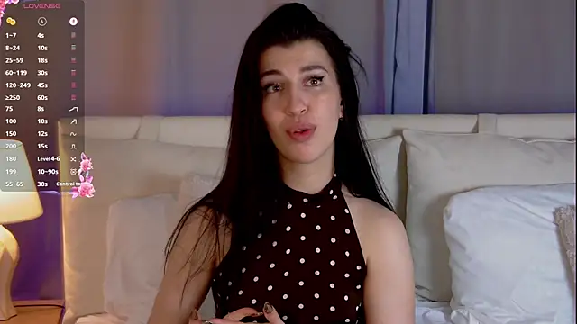 Chat +18 de HornyPriestess ao vivo