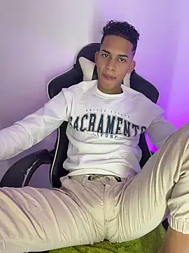 XXX chat uživo modela dilan_alfonzo