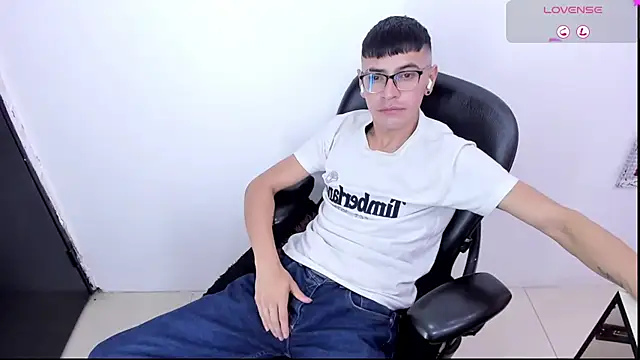 Alexx_bigcockk webcam show