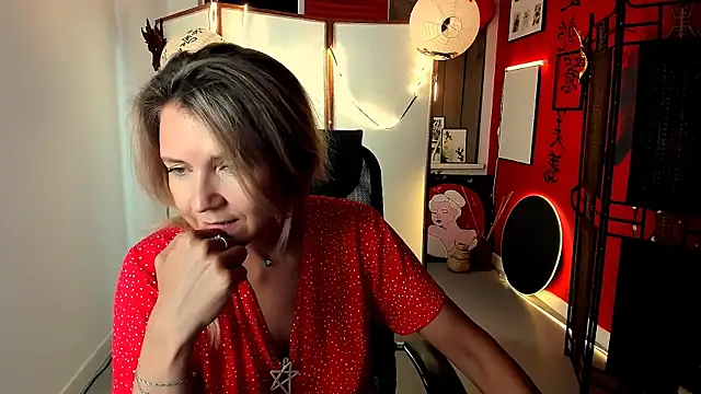 دردشة NicoleHitman الجنسية المباشرة