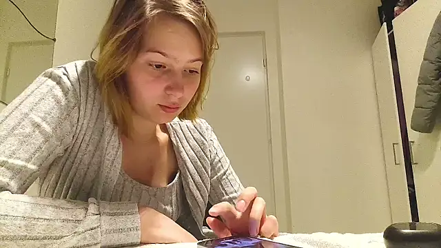 lunafox8 Adlı Modelin Canlı XXX Sohbeti