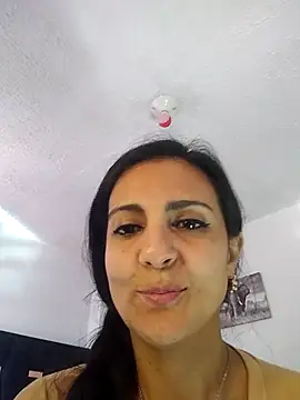 BasmaHernandez Adlı Modelin Canlı XXX Sohbeti