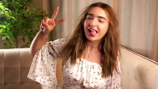 XXX chat uživo modela RegenaGeddings