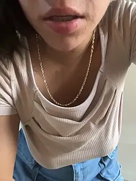 LouveMoon666 Adlı Modelin Canlı XXX Sohbeti