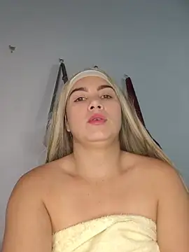 Chatroom XXX en direct de Charlott_smi
