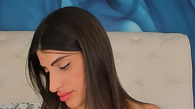 SkinnyDolly Chat XXX in diretta