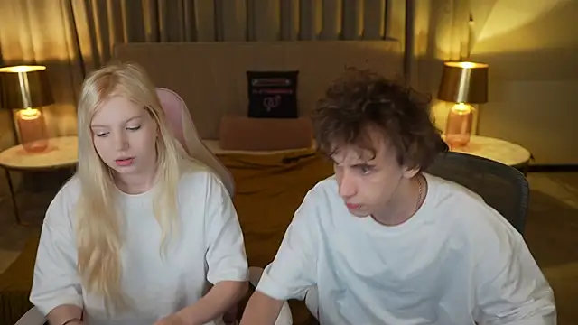 Hello_Kitty054 XXX чат на живо