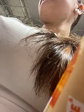 צ'אט XXX בשידור חי של EvelynFly