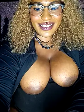 Chat +18 de AmazonianMistress ao vivo