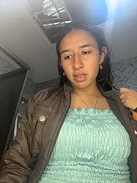 LilyRossi_ Adlı Modelin Canlı XXX Sohbeti
