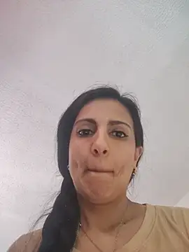 BasmaHernandez 라이브 XXX 채팅