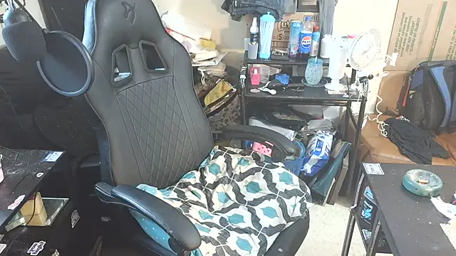 jizzyglizzy92's Webcam Show