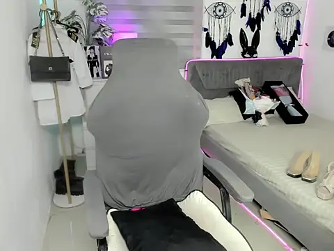 Chatroom XXX en direct de tstrisha_talks