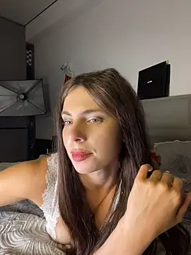 CurlyLara's Live XXX Chat