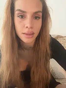 XXX chat uživo modela EmiliaCatalina