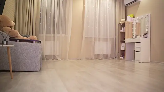 Bananalizzy Adlı Modelin Canlı XXX Sohbeti
