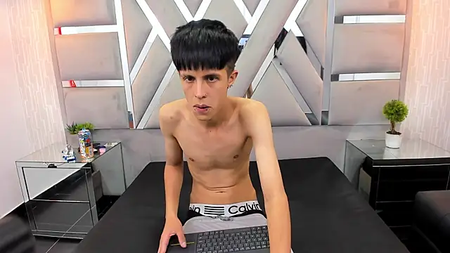 MikeHunteer Chat XXX live