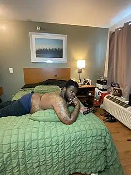 XXX chat uživo modela Tattedupdek