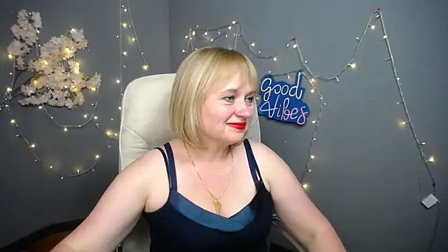 KiraSmiling's Live XXX Chat