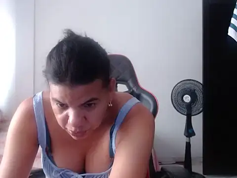Adriana_0312 现场XXX聊天
