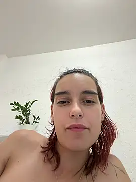 הופעת וובקאם של Monica_Law_