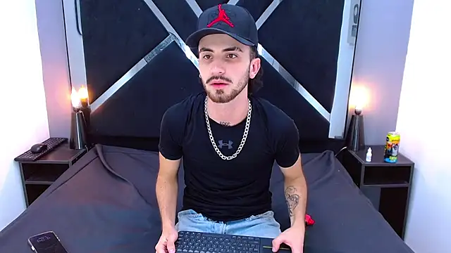 Lucas_Knight live XXX chat