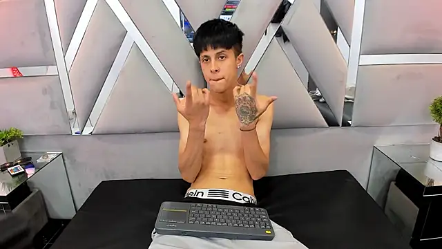 Chatroom XXX en direct de MikeHunteer