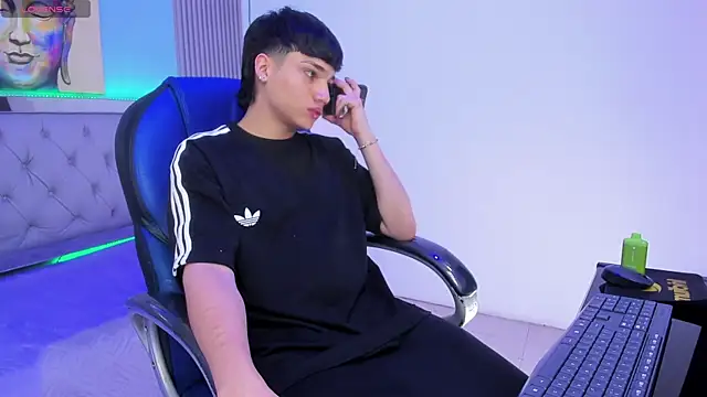SamBlack_ Adlı Modelin Canlı XXX Sohbeti