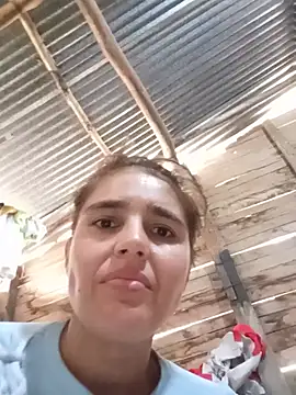 צ'אט XXX בשידור חי של antonellahotimida