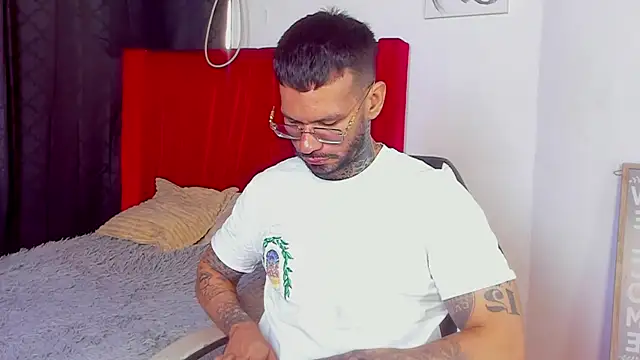 gerrard_white's Live XXX Chat