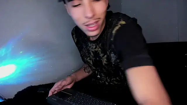 HeellBoy_ Adlı Modelin Canlı XXX Sohbeti