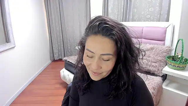 Chat +18 de gaby_trent ao vivo