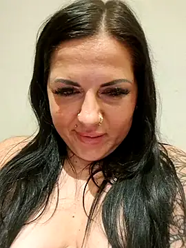 צ'אט XXX בשידור חי של juliaaa18