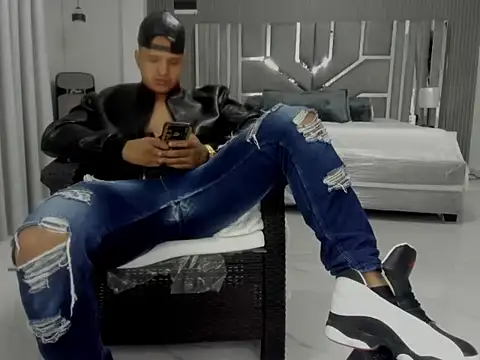แชท XXX สดของ master_leather