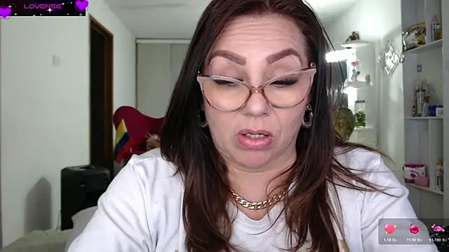 XXX chat uživo modela Myrnasexxx
