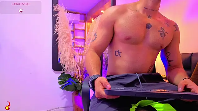 Kiing_001 Chat XXX live