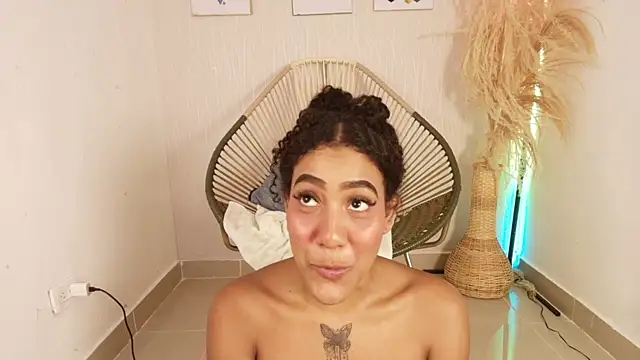 Chat +18 de flavia_cruz ao vivo