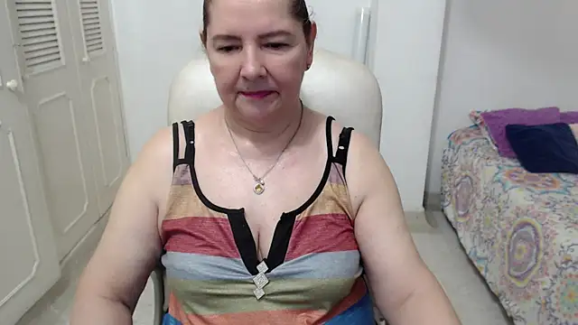leonela_69のライブXXXチャット