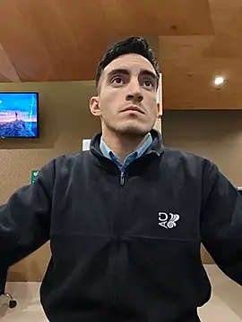 TommyMomentum's Live XXX Chat