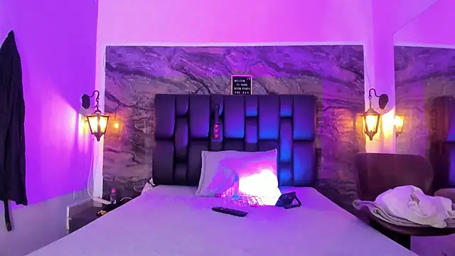Adrian_Wolf Show in webcam