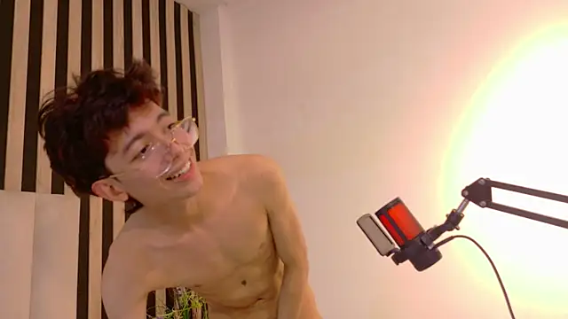 Twink_Sebas7 现场XXX聊天