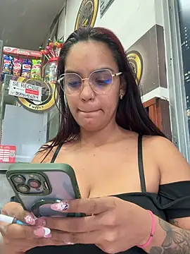 Chatroom XXX en direct de Sara-77