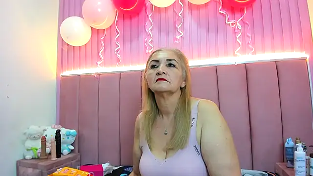 queenstarhy Adlı Modelin Canlı XXX Sohbeti