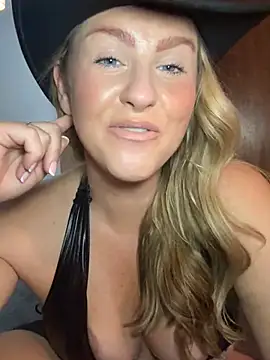Chat XXX en directo de CharleighBaker