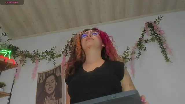 MarieTaylor_ Adlı Modelin Canlı XXX Sohbeti