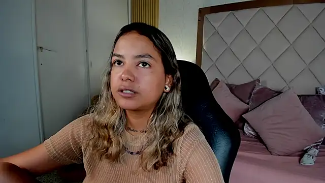 dulce_lyraa1 Adlı Modelin Canlı XXX Sohbeti