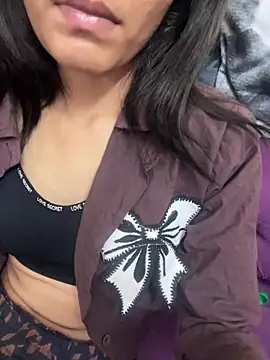 Komal_sharma- Adlı Modelin Canlı XXX Sohbeti